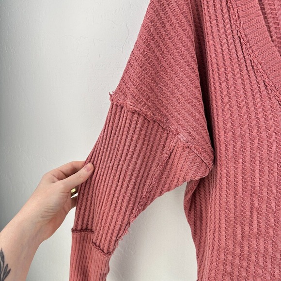 We The Free Cropped Sweater Women Small Pink Waffle Knit Dolman Sleeve Oversized - Picture 4 of 11